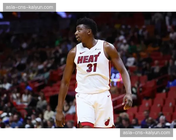 雷霆交易得到76人后卫Jared McCain，送出火箭首轮签及三次轮签